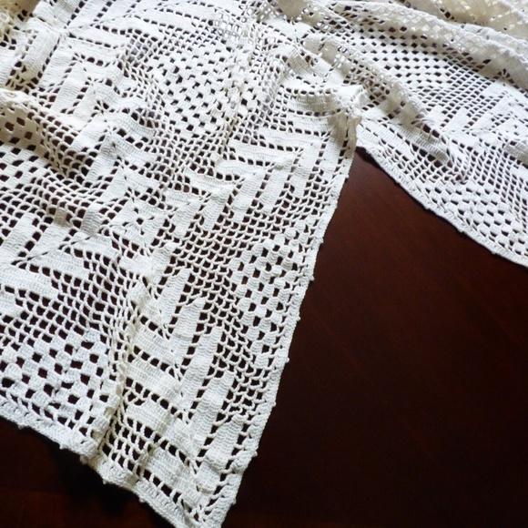 VTG 1930-40's Handmade Crochet White Bedspread Coverlet or tablecloth 82"x 98" - Picture 7 of 11